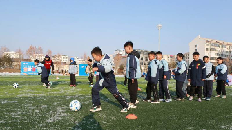 bsports必一运动热点配图：战术板与比赛复盘